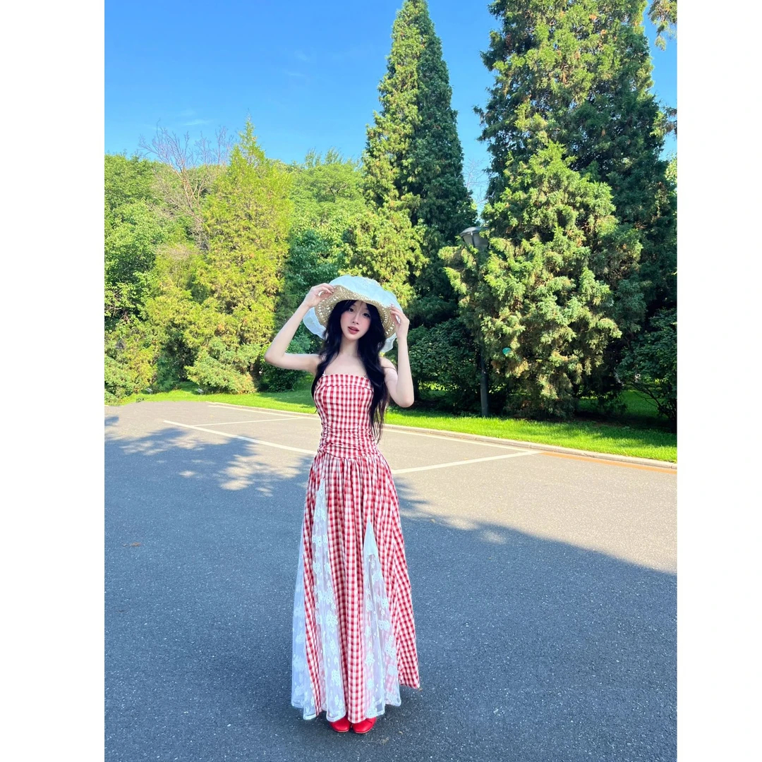 海边度假红蓝格拼接蕾丝重工抹胸连衣裙女夏季2025新款设计感长裙