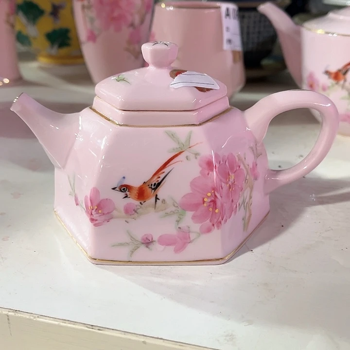 瓷片景德镇陶瓷茶壶。红。