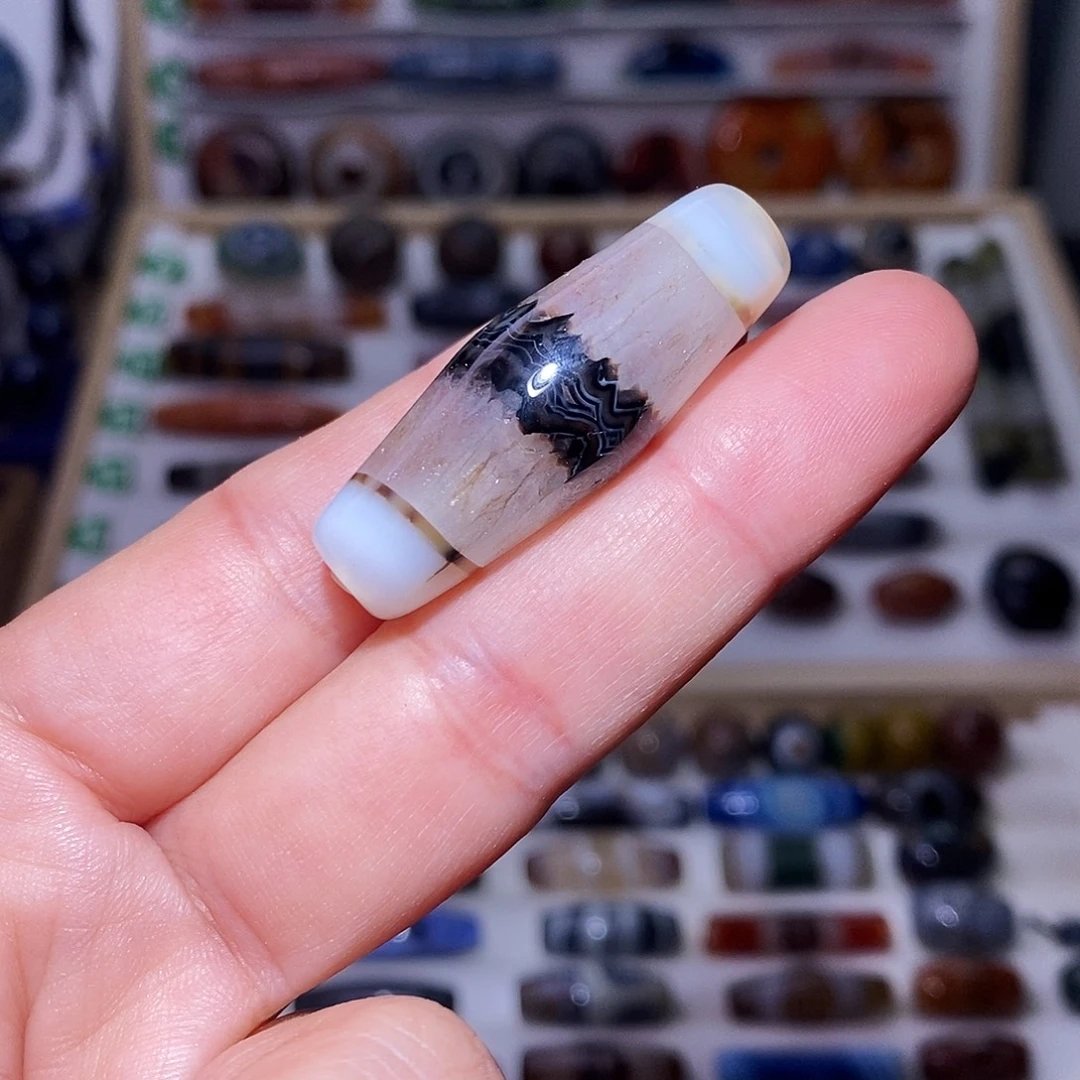 琥珀未镶嵌吊坠…..