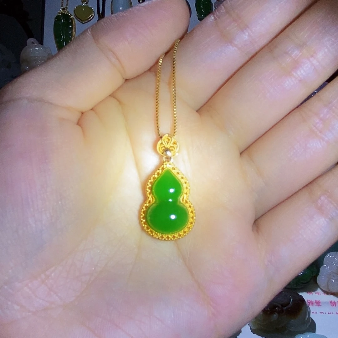 和田玉18K金镶嵌颈饰