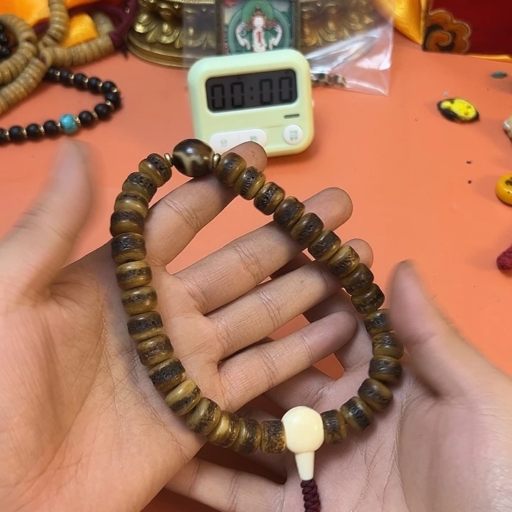 向***儿玛吉阿米藏式臻品直播间