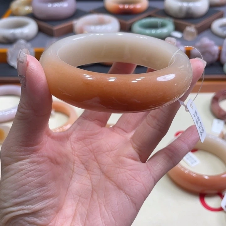 未镶嵌手镯石英质玉@