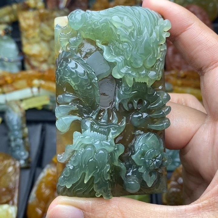 阳***光蛇纹石玉未镶嵌颈饰