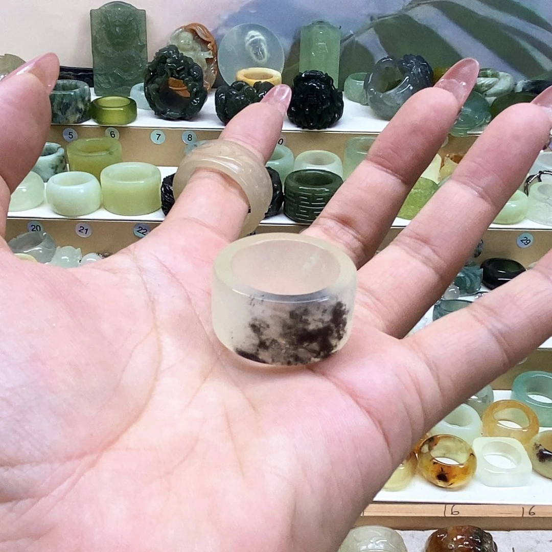 有***声岫玉未镶嵌天然玉石戒指