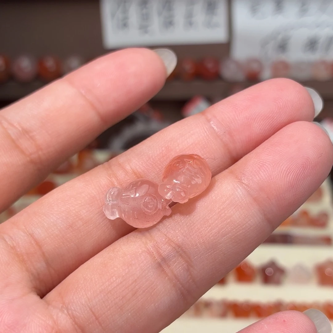 嘻***兔南红玛瑙未镶嵌川料嘟嘟鱼一对