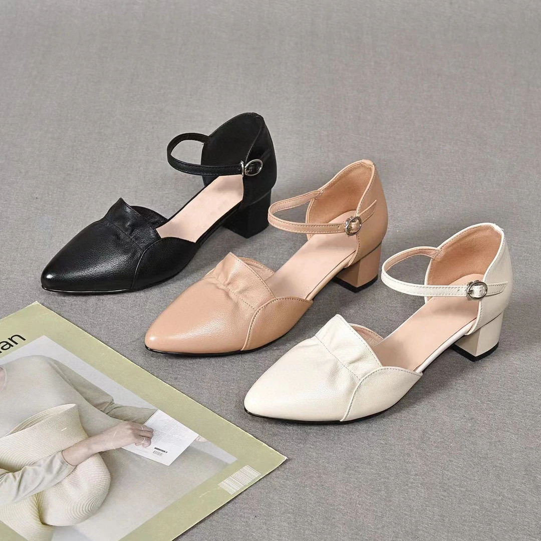 一字带包头凉鞋女软皮2025年夏季新款软皮软底中跟女鞋尖头平底鞋