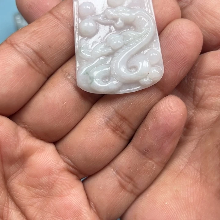 翡翠颈饰未镶嵌蛇牌