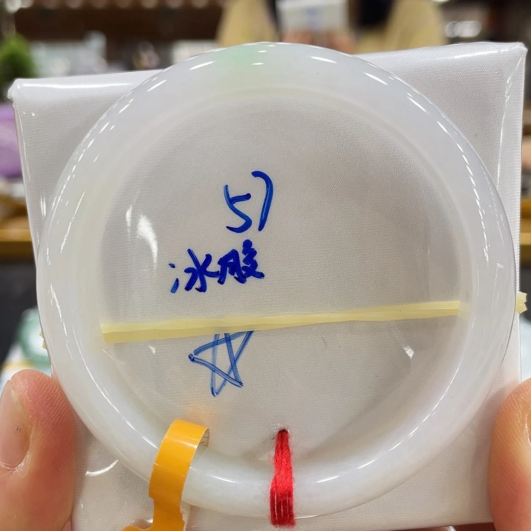 翡翠手镯未镶嵌翡翠手镯