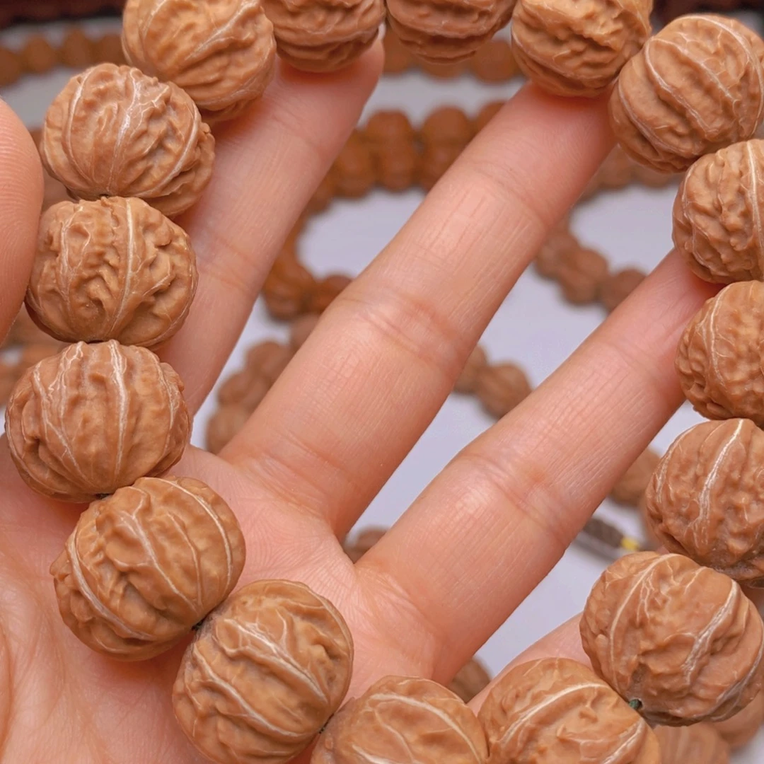 悠***得桃核手串核桃手串