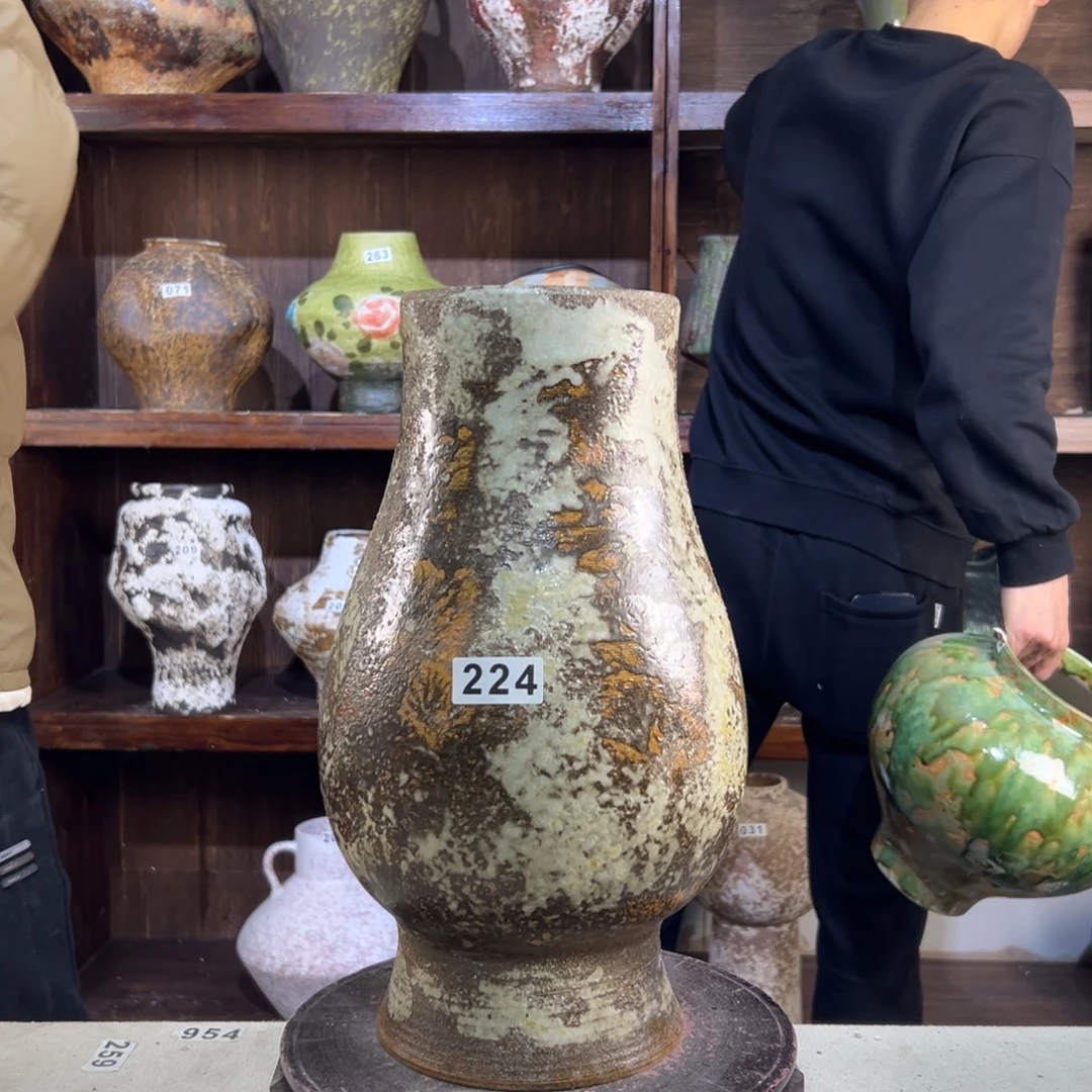 摆件224花瓶LNG加气站附近，然后