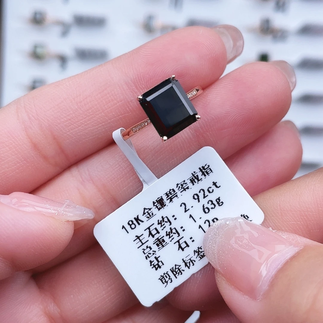 石榴石18K金镶嵌耳饰