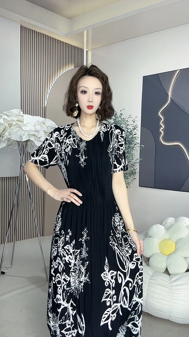 285号中年妈妈褶皱弹力连衣裙印花时尚洋气显瘦气质减龄装长款裙