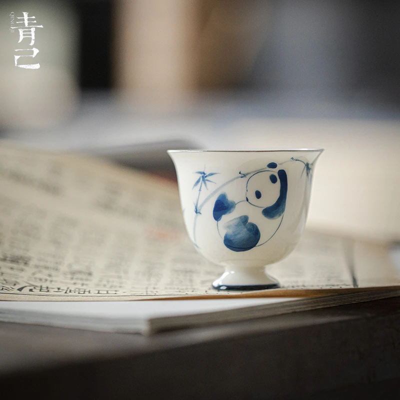 青己 青花手绘品茗杯 功夫茶具文人高足茶杯单杯 熊猫戏竹釉下彩