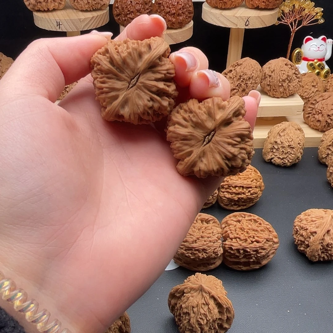 益***械文玩核桃吊坠南疆石