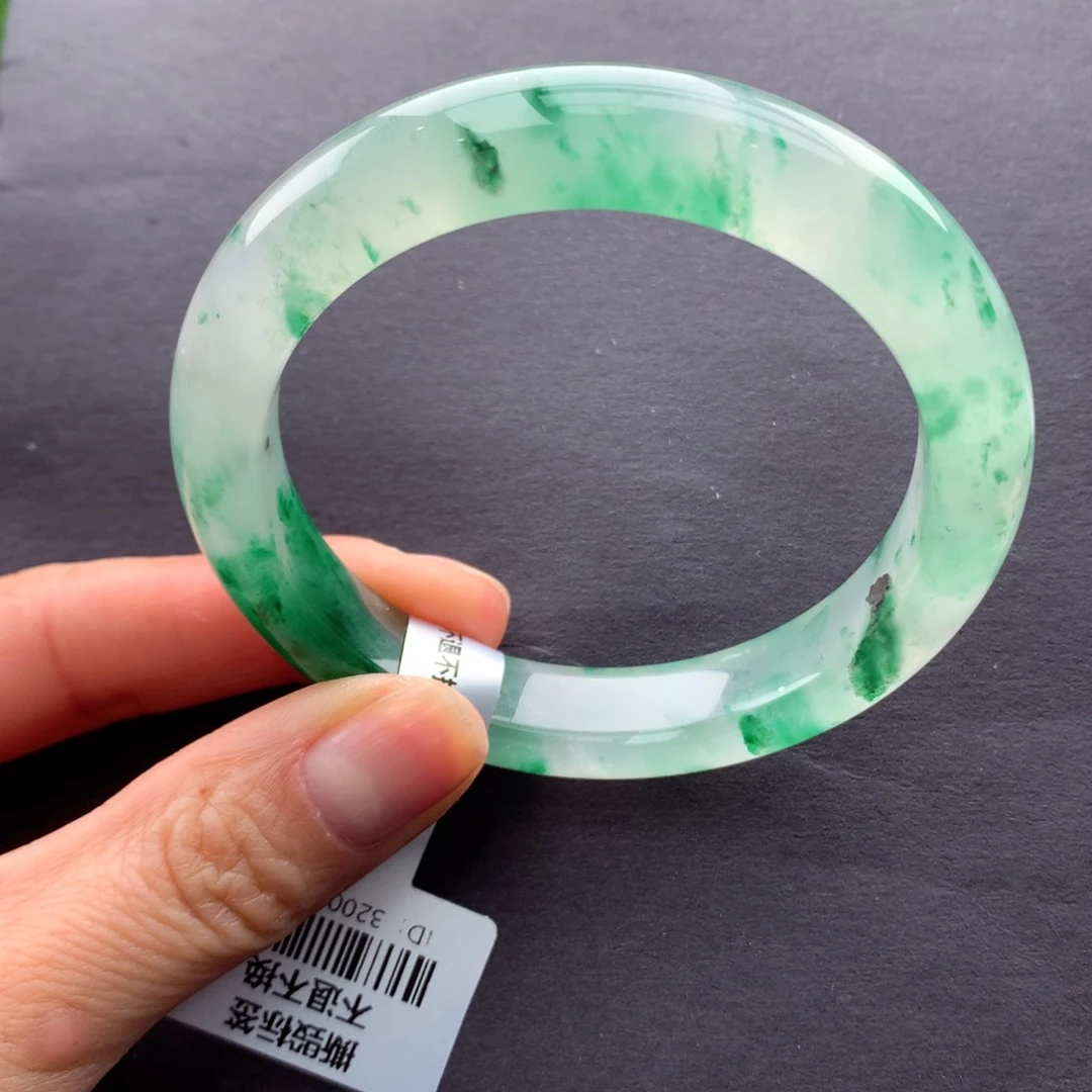 【闪购商品】未镶嵌手镯石英质玉