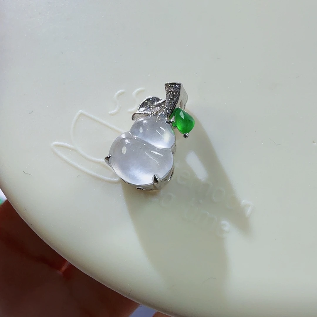 翡翠18K金镶嵌颈饰葫芦小滴流