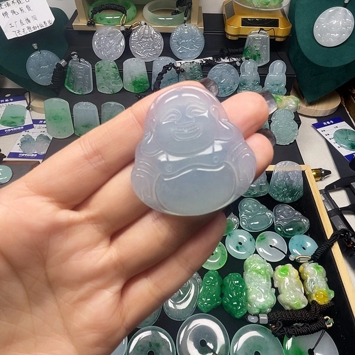 翡翠未镶嵌颈饰佛公