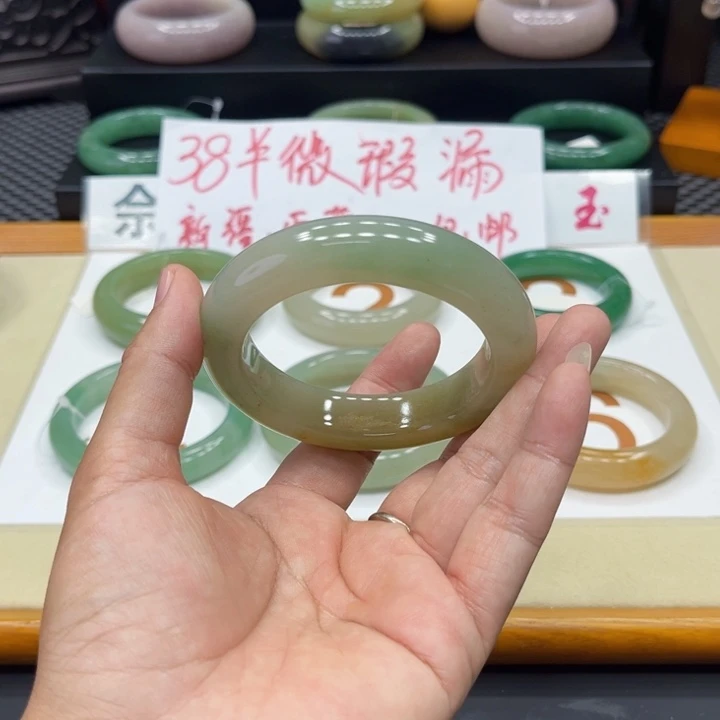 未镶嵌手镯石英质玉情**钟
