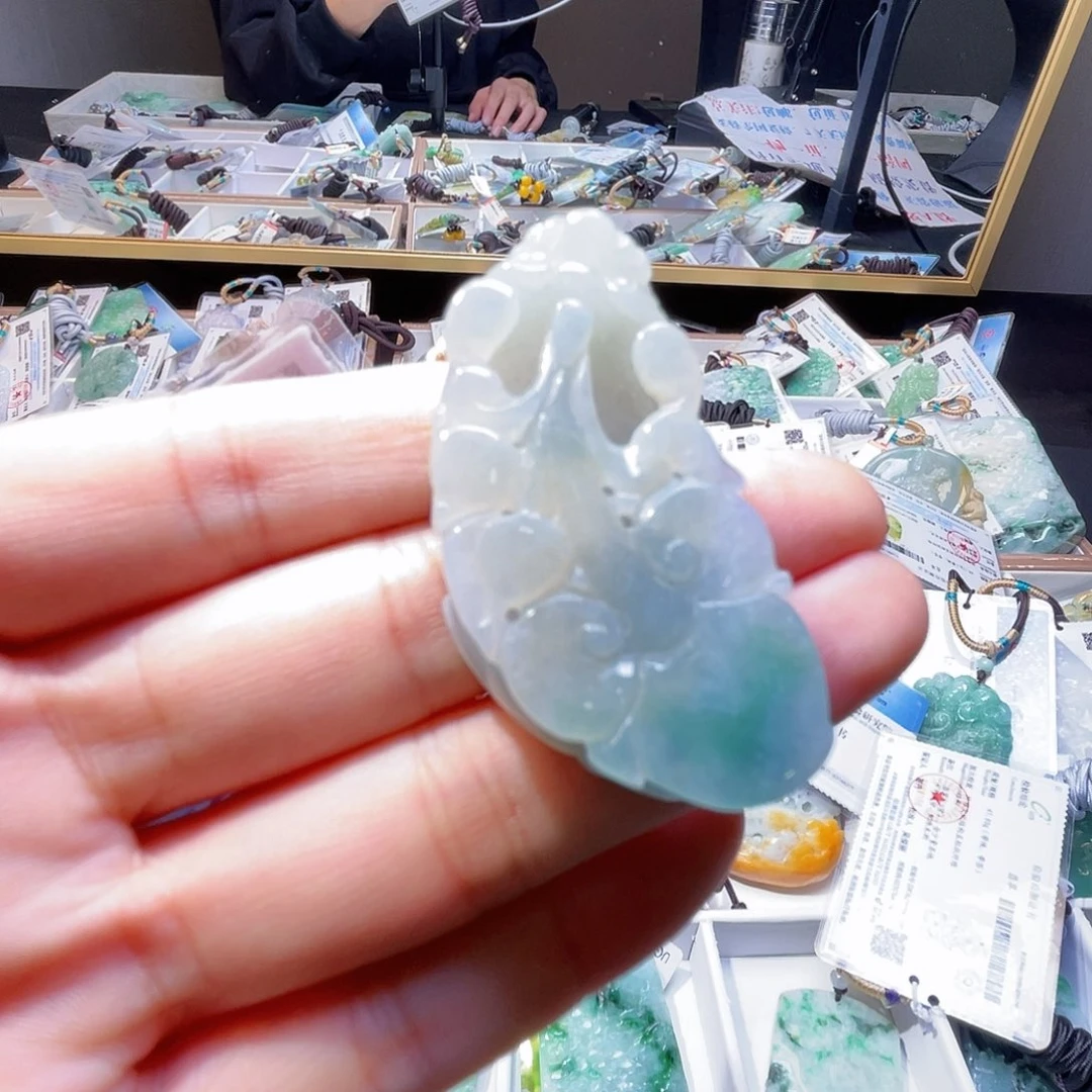 颈饰未镶嵌翡翠一个