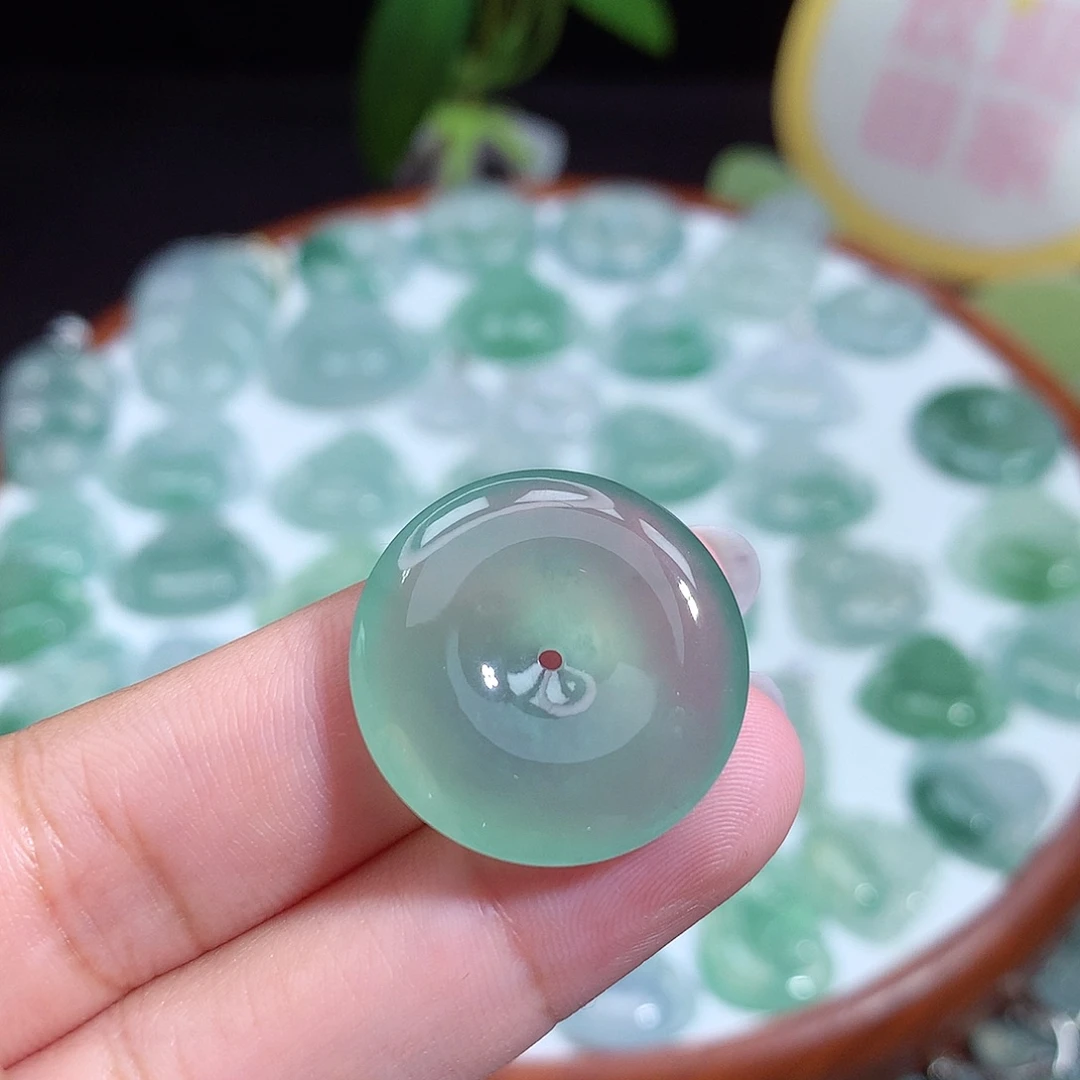 翡翠未镶嵌颈饰平安