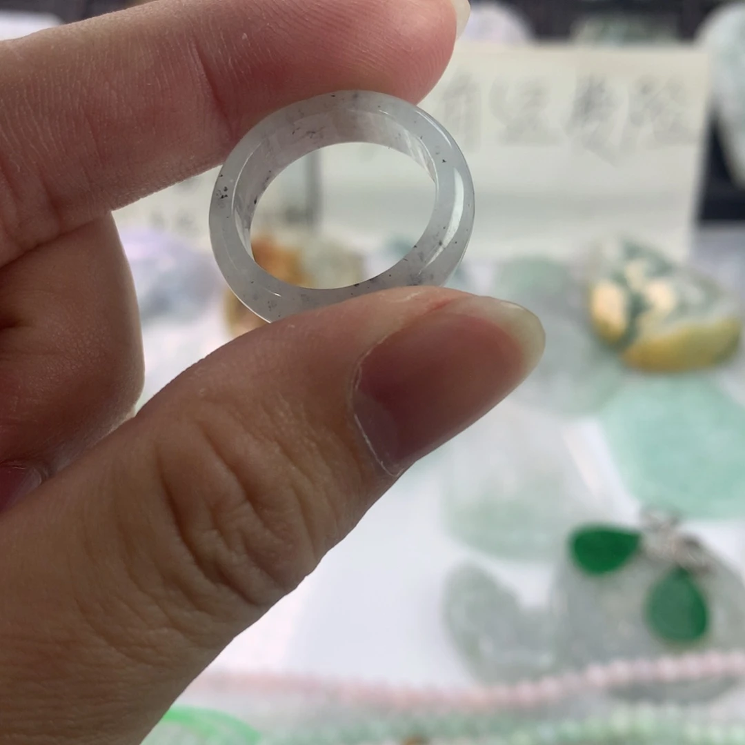 翡翠颈饰未镶嵌不，