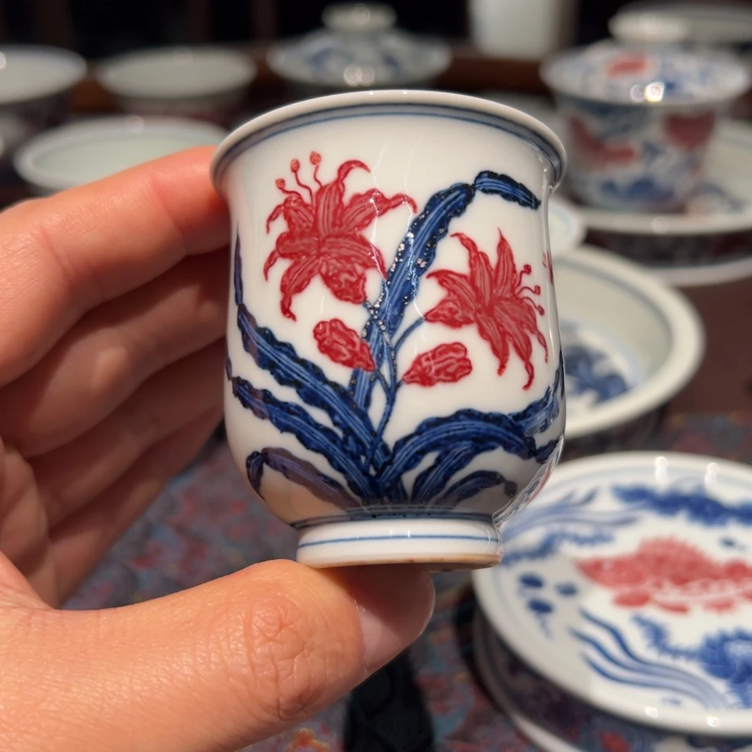 陶精品青花釉里红宣草纹铃铛杯口径约5.5厘米