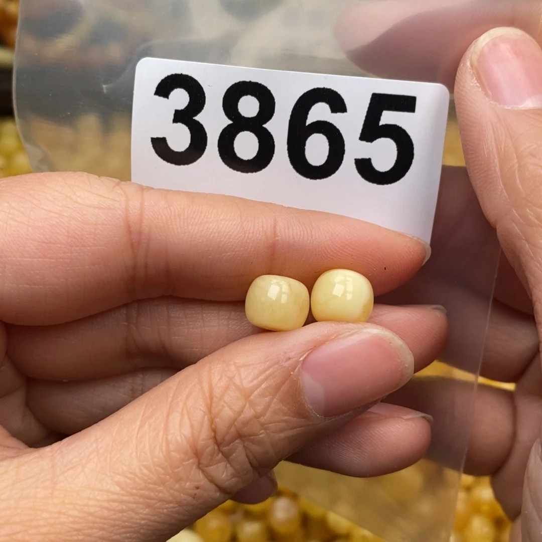 蜜蜡珠宝奇石未镶嵌