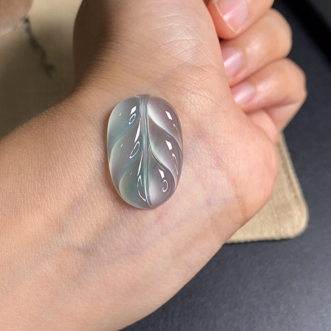 翡翠未镶嵌颈饰叶子