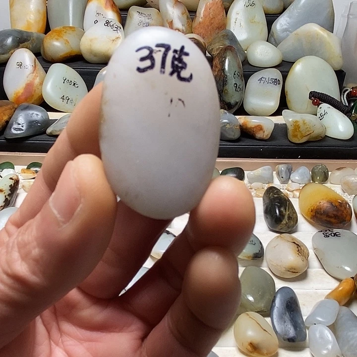 和田玉未镶嵌颈饰吊坠