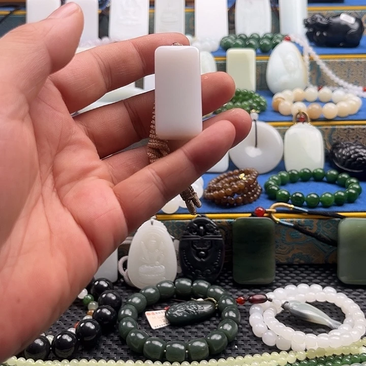 执***于和田玉未镶嵌手链