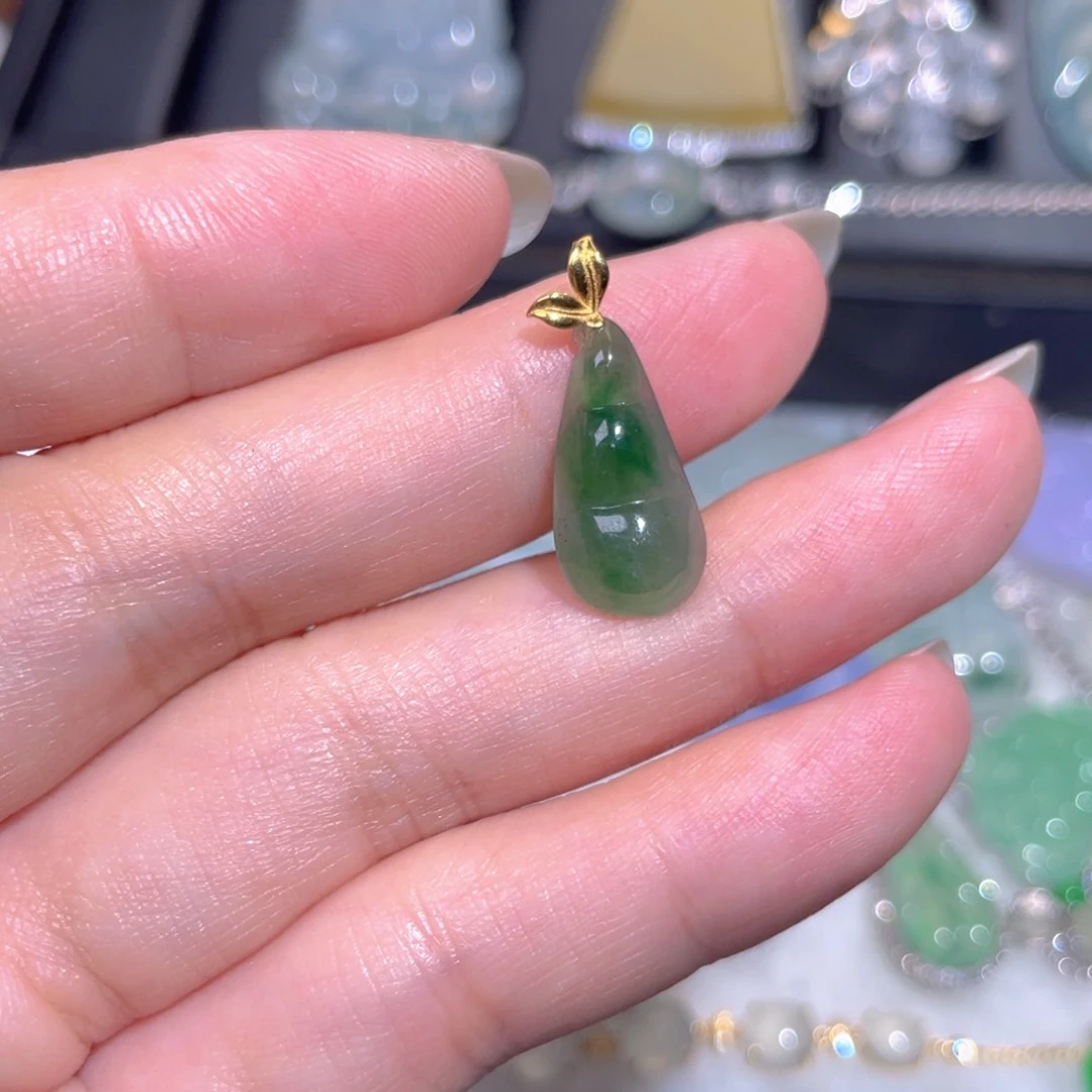 翡翠18K金镶嵌颈饰翡翠