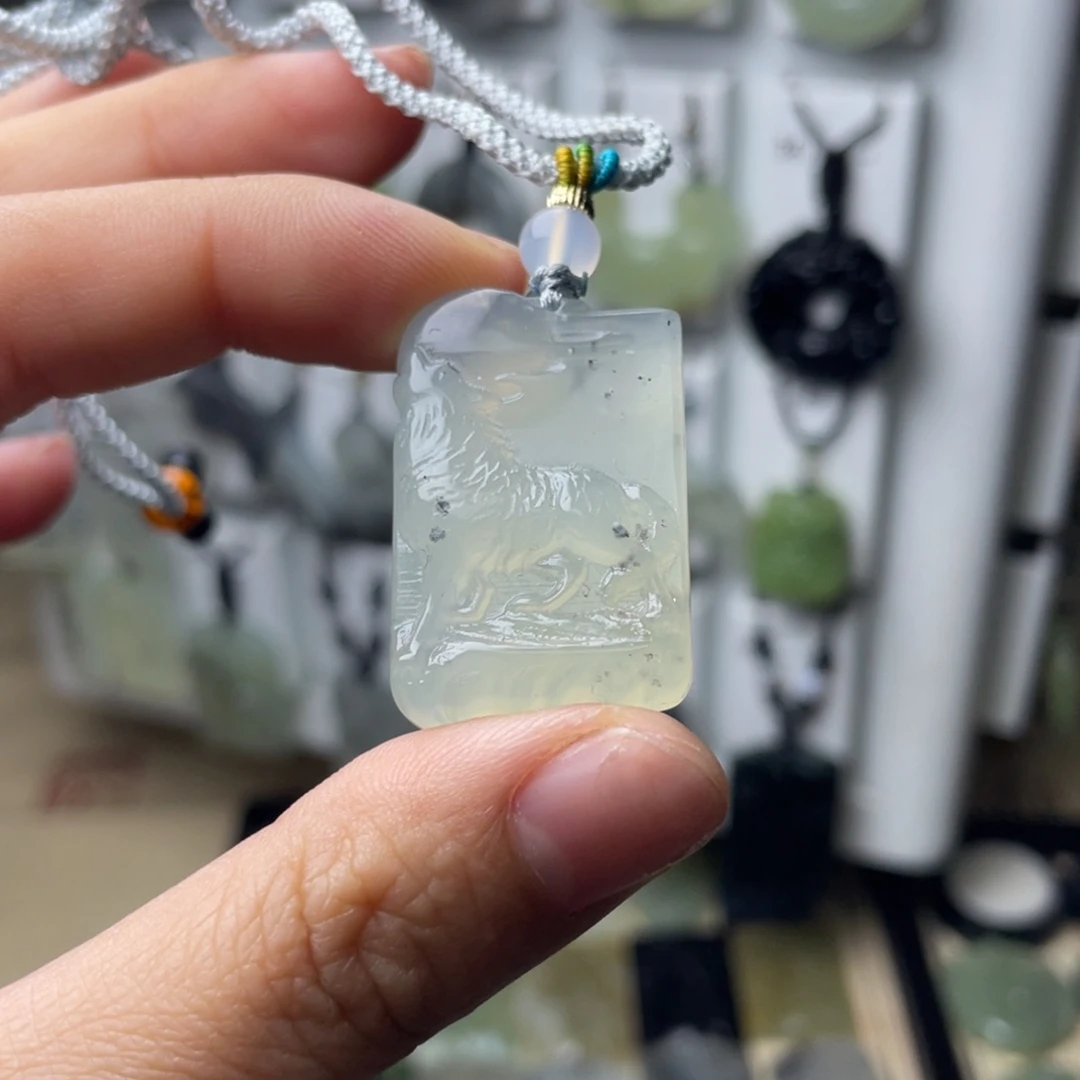 岫玉颈饰未镶嵌狼牌