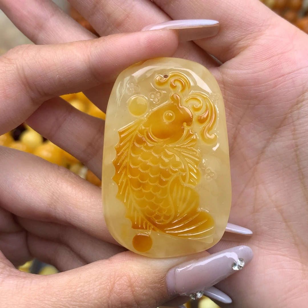 易***趣琥珀未镶嵌珠宝奇石