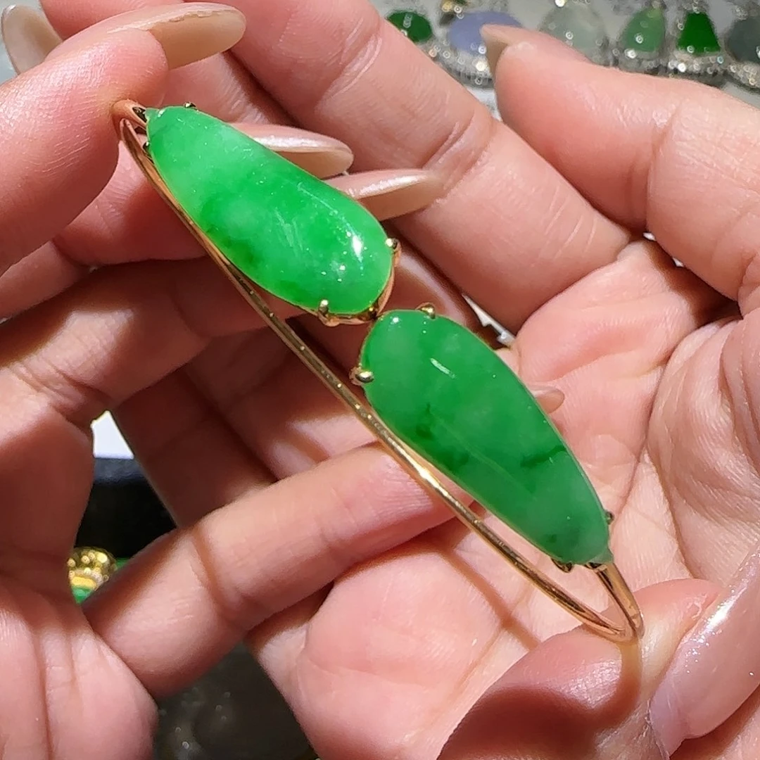【闪购商品】18K金镶嵌手镯翡翠天然