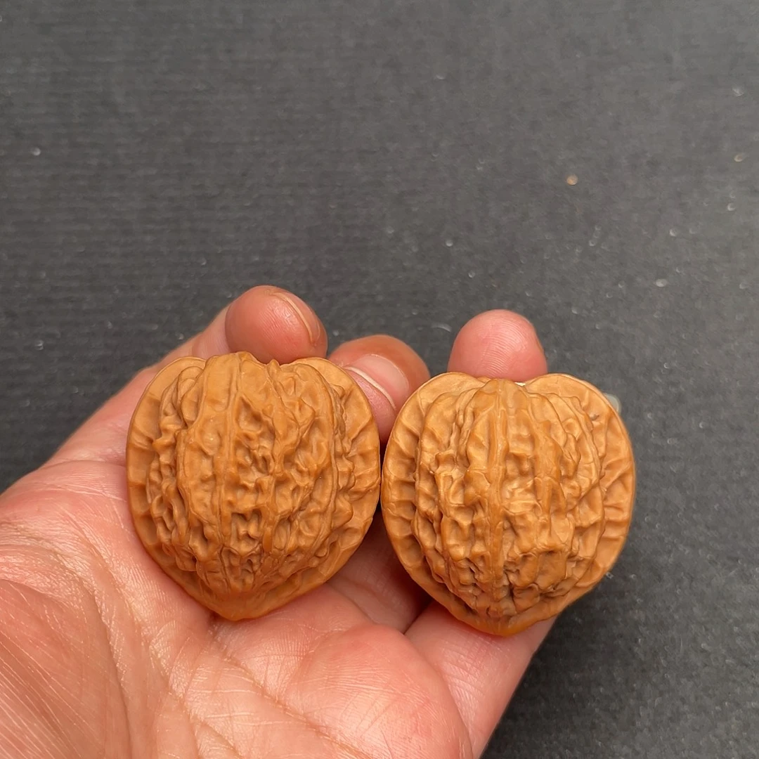 把件桃核36×34精修白茬金牛狮子头A501