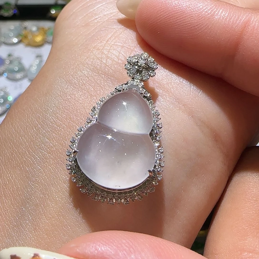 【闪购商品】颈饰18K金镶嵌翡翠天然