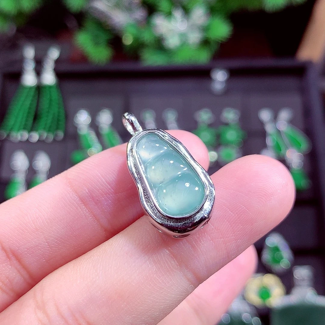 颈饰未镶嵌翡翠天然