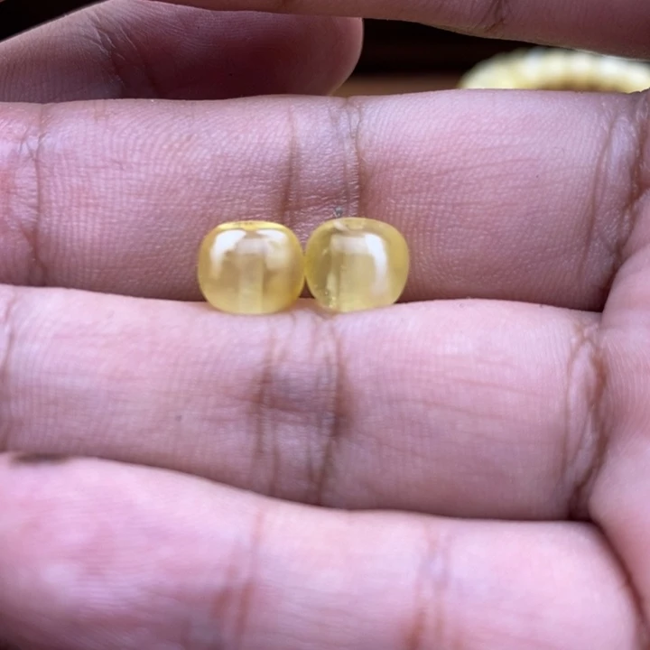 琥珀未镶嵌裸石33号8.5*6.5左右2孔微瑕