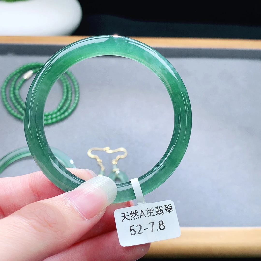 未镶嵌手镯（圆镯）翡翠