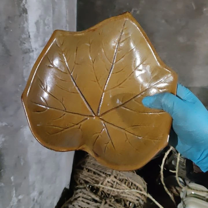 摆件陶瓷盘子碗啥都有