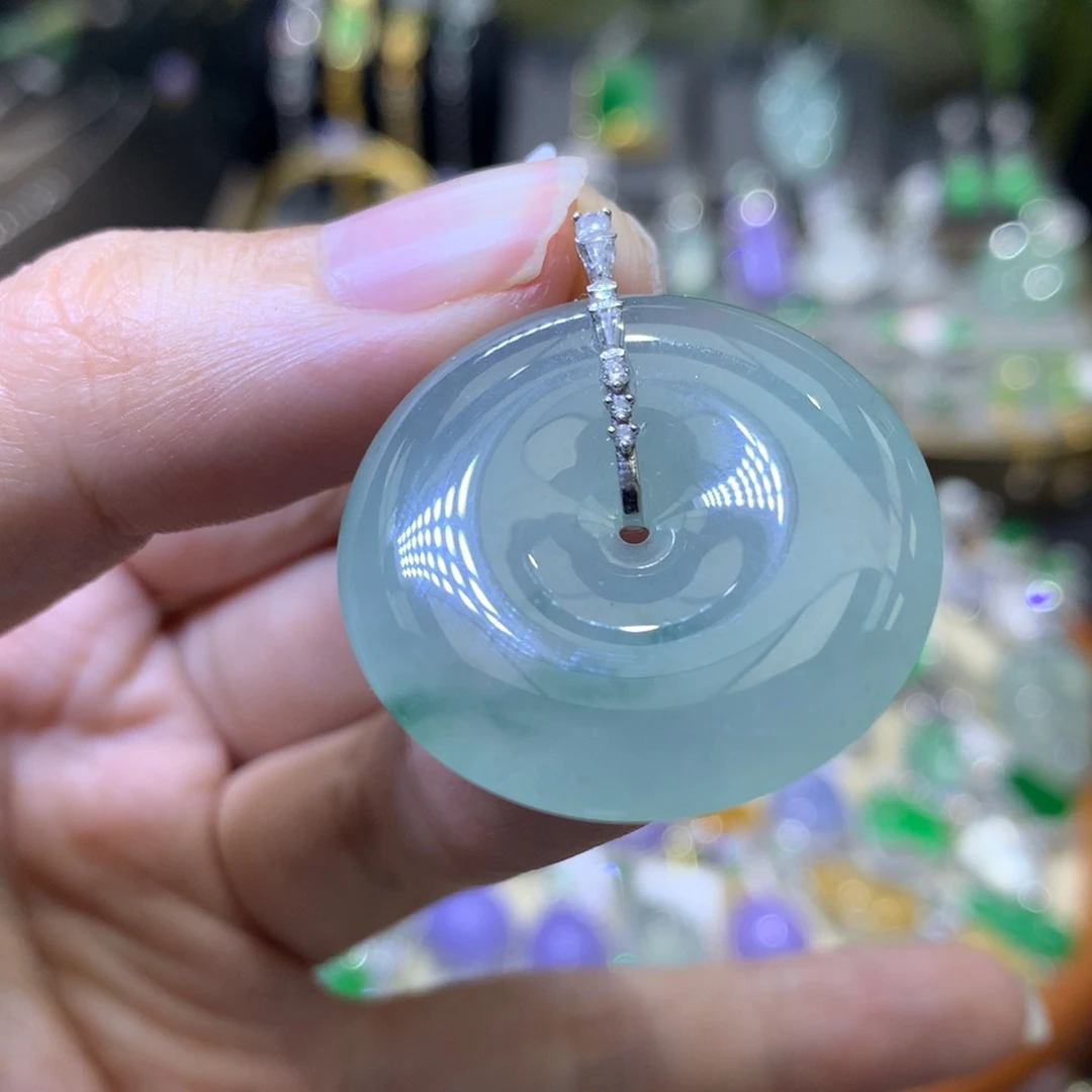 颈饰18K金镶嵌翡翠