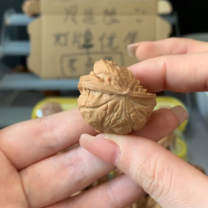 天***顺吊坠文玩核桃异形单只，有瑕疵