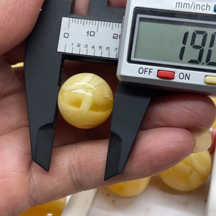 未镶嵌琥珀裸石珠子