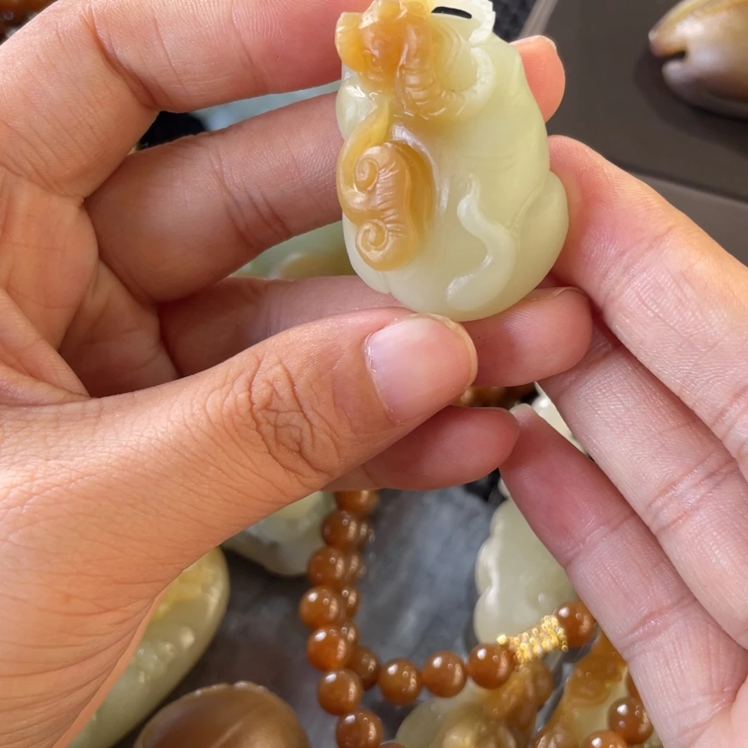 颈饰未镶嵌和田玉