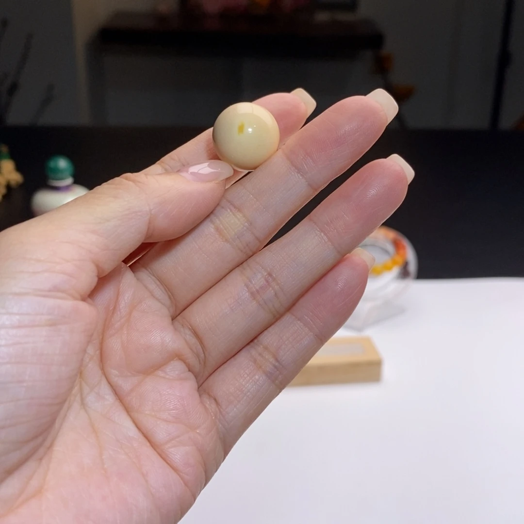 石英质玉（缅黄）未镶嵌颈饰