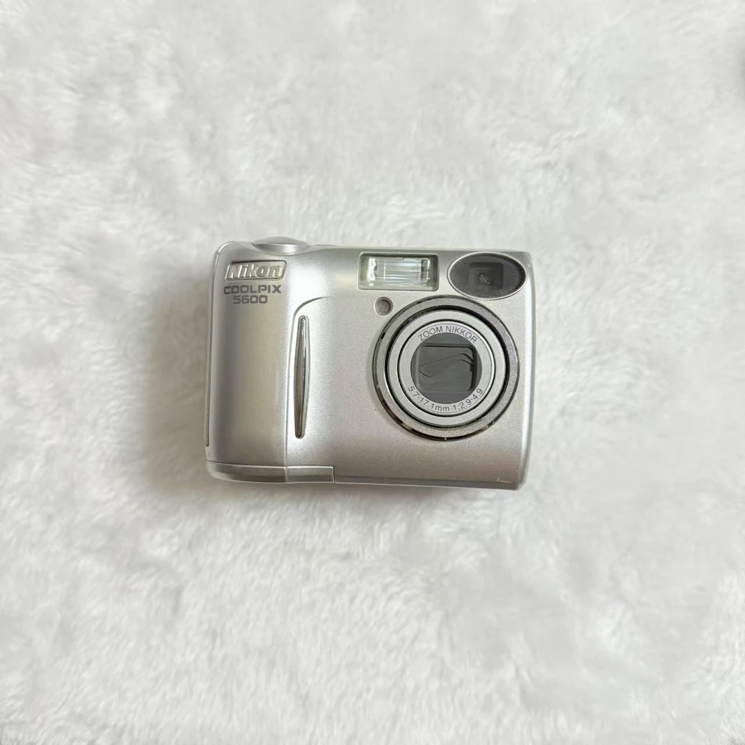 9新 Nikon/尼康 e5600 屏幕一个小黑点 不影响出片