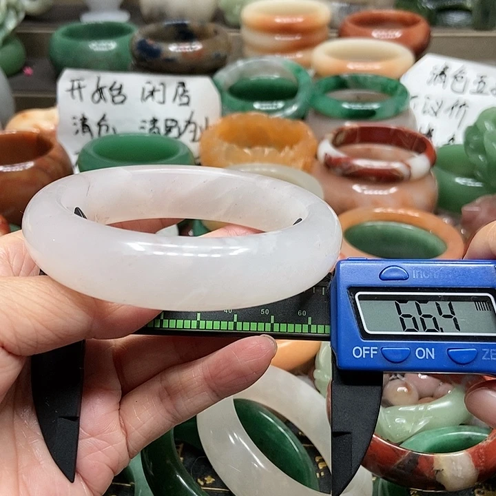 石英质玉手镯未镶嵌