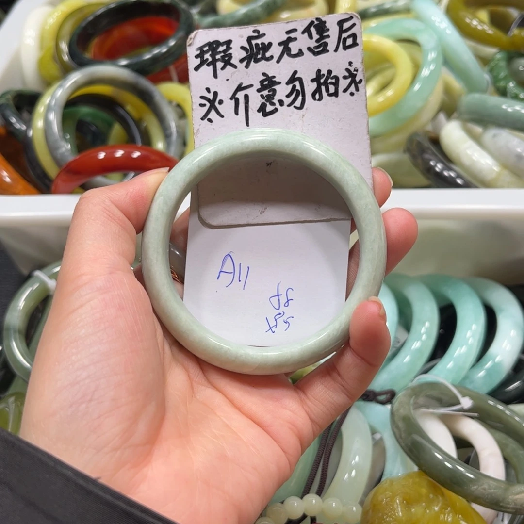 蛇纹石玉手镯未镶嵌