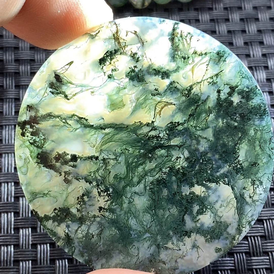 未镶嵌颈饰玛瑙/玉髓贝**?