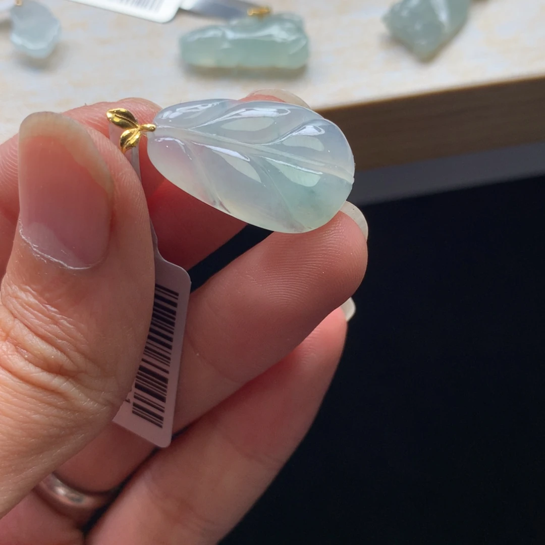 翡翠未镶嵌颈饰吊坠